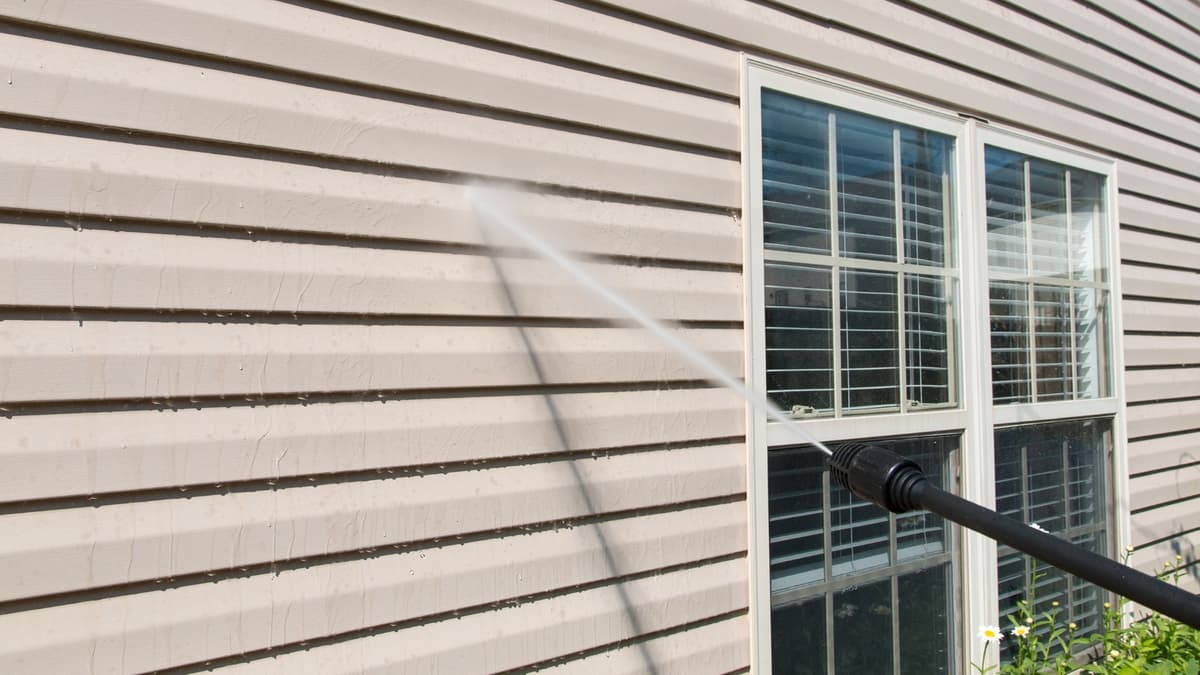 Gutter cleaning service